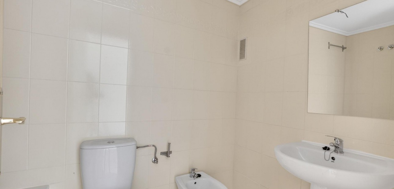 Venta - Apartamento / piso -
Torrevieja - El limonar