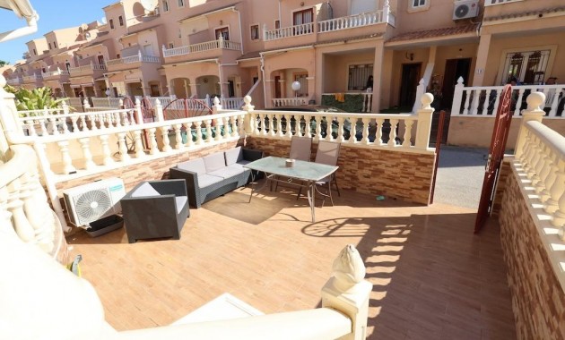 Herverkoop - duplex -
Orihuela Costa - La Zenia