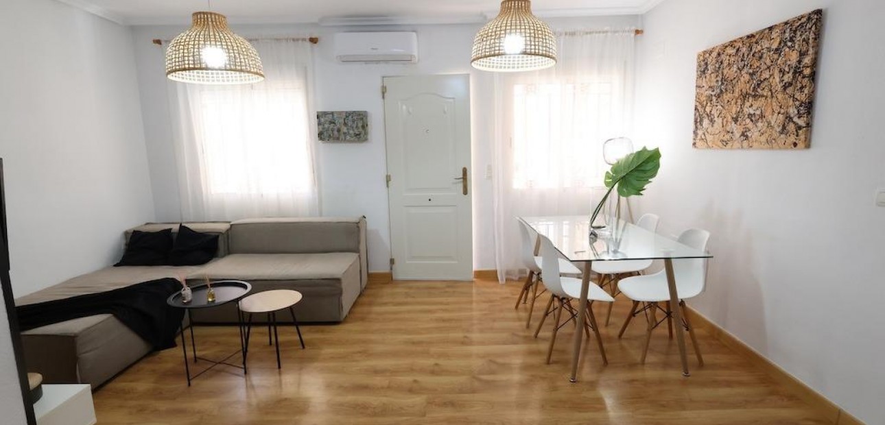Herverkoop - duplex -
Orihuela Costa - La Zenia