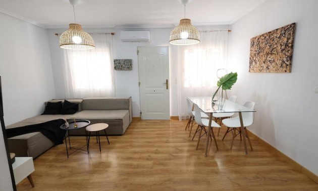 Herverkoop - duplex -
Orihuela Costa - La Zenia