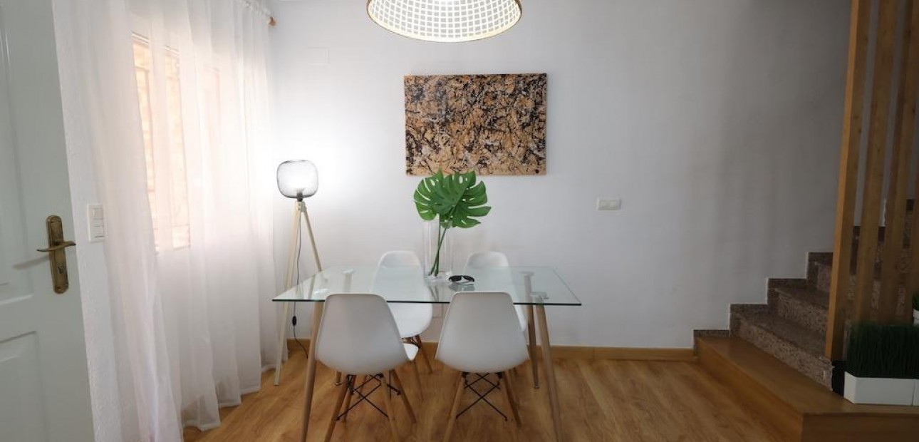 Herverkoop - duplex -
Orihuela Costa - La Zenia