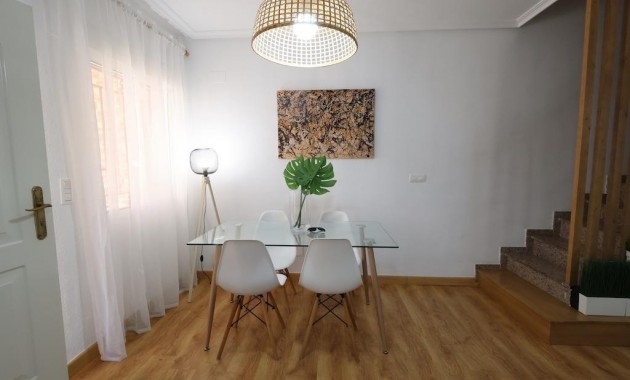 Herverkoop - duplex -
Orihuela Costa - La Zenia