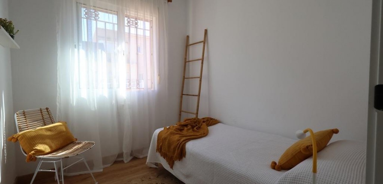 Herverkoop - duplex -
Orihuela Costa - La Zenia