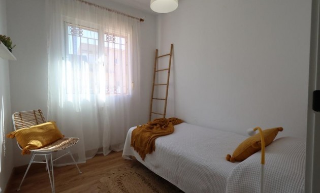 Herverkoop - duplex -
Orihuela Costa - La Zenia
