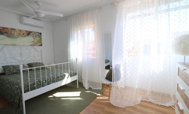 Herverkoop - duplex -
Orihuela Costa - La Zenia