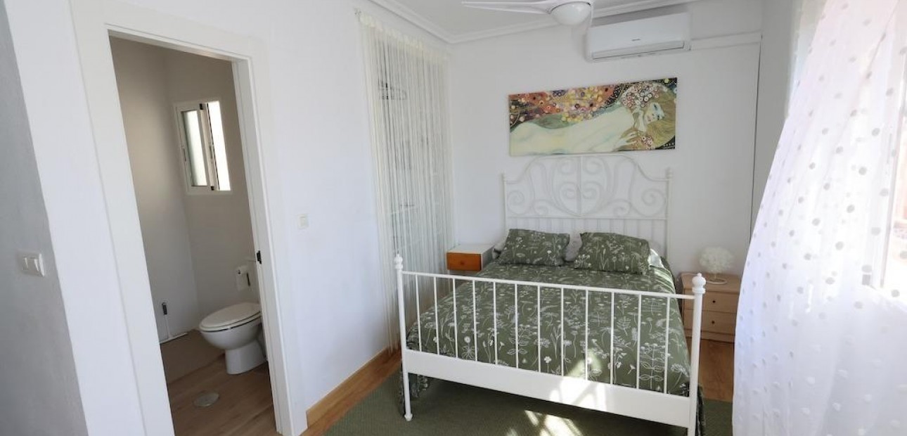 Herverkoop - duplex -
Orihuela Costa - La Zenia