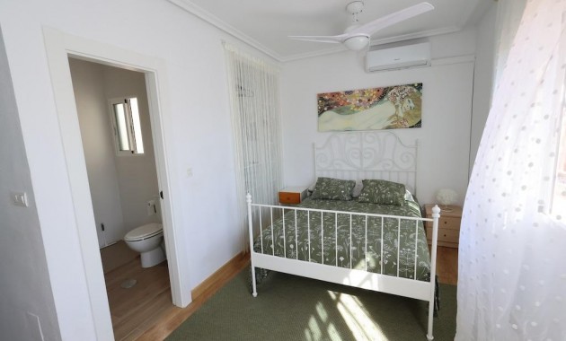 Herverkoop - duplex -
Orihuela Costa - La Zenia