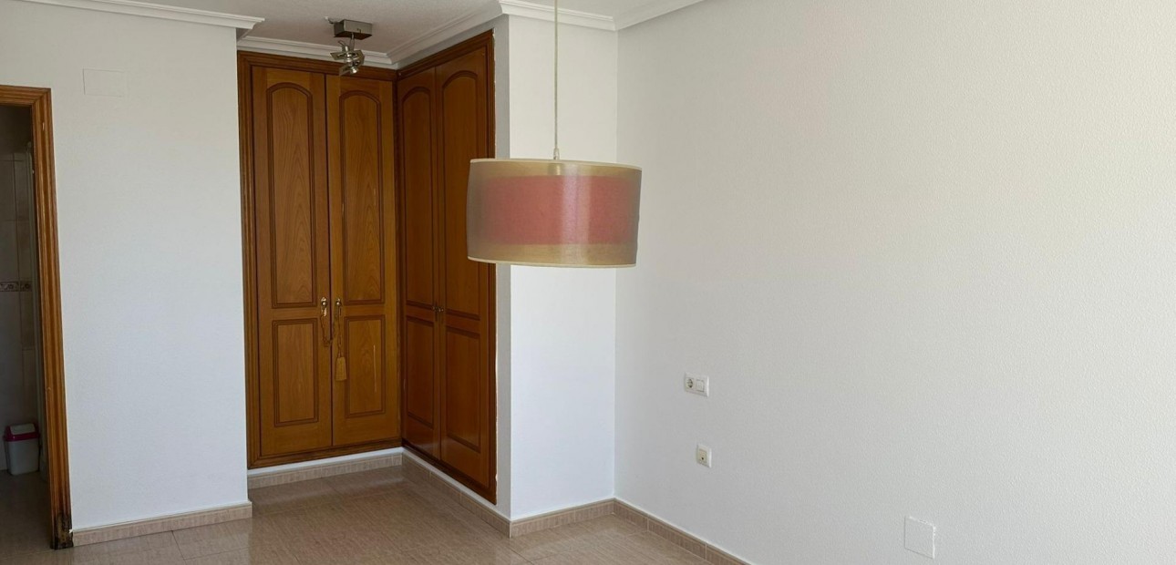 Herverkoop - Appartement / flat -
Torrevieja - Centro