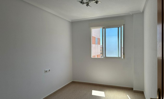 Herverkoop - Appartement / flat -
Torrevieja - Centro