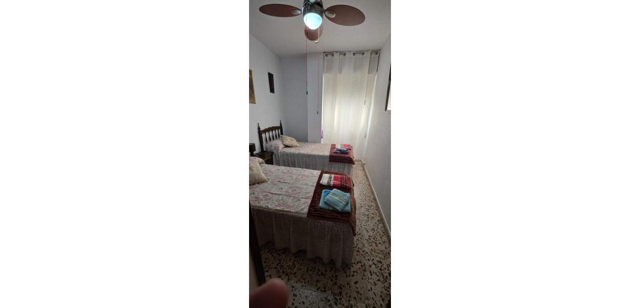 Sale - Apartment / flat -
Torrevieja - Centro