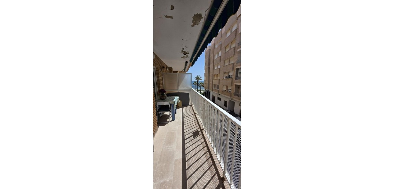 Sale - Apartment / flat -
Torrevieja - Centro