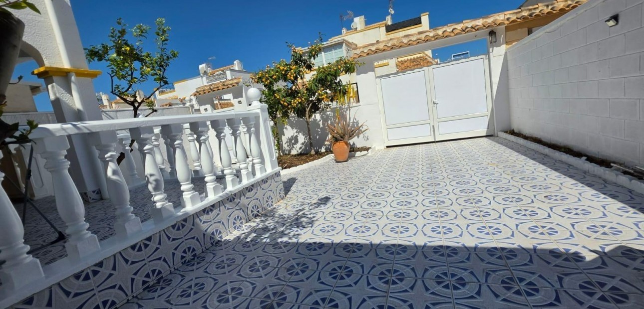 Herverkoop - Terraced house -
Torrevieja - Carrefour