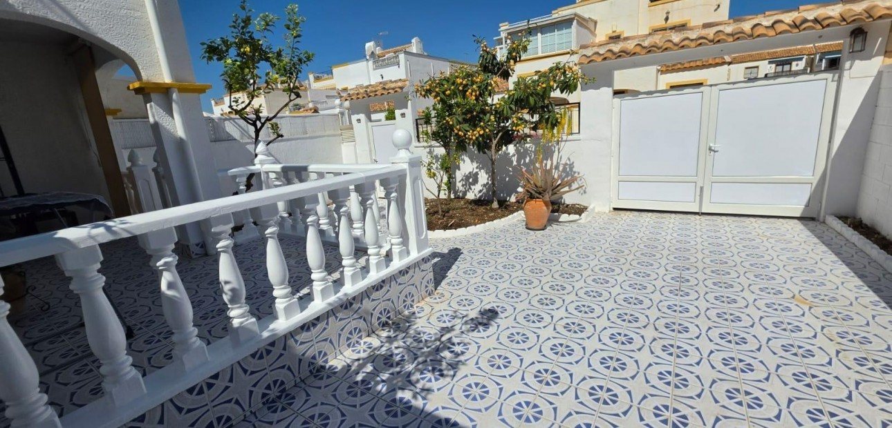 Herverkoop - Terraced house -
Torrevieja - Carrefour