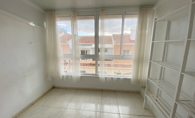 Herverkoop - Herenhuis -
Benijofar - Monte Azul