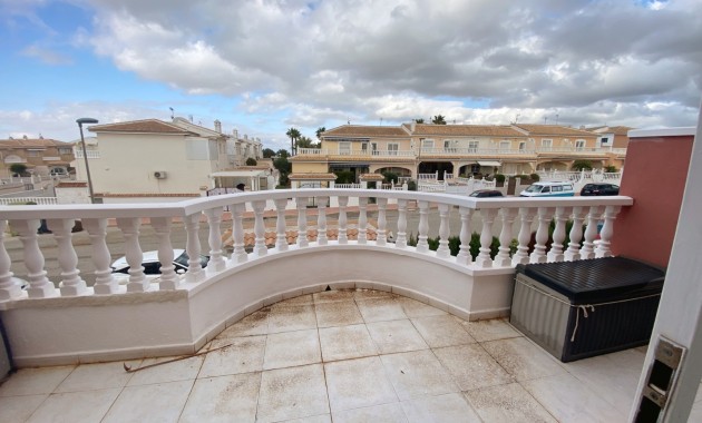 Herverkoop - Herenhuis -
Benijofar - Monte Azul