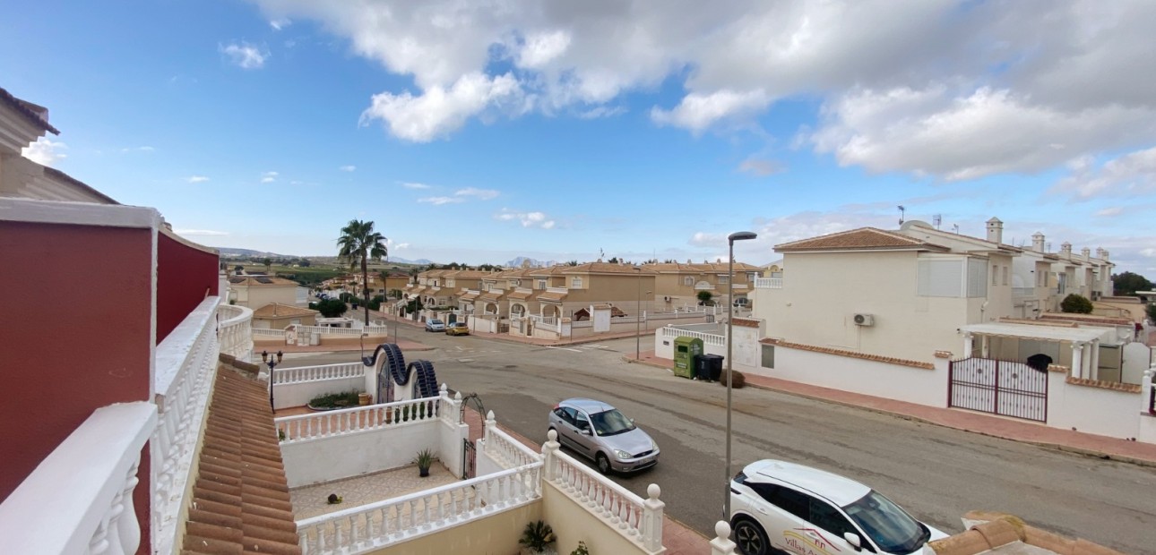 Herverkoop - Herenhuis -
Benijofar - Monte Azul