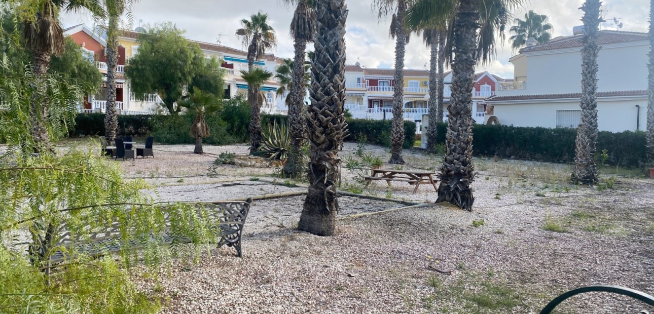 Herverkoop - Herenhuis -
Benijofar - Monte Azul
