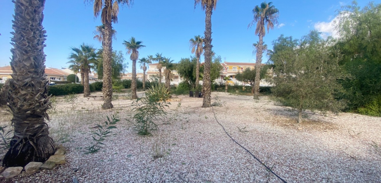 Herverkoop - Herenhuis -
Benijofar - Monte Azul