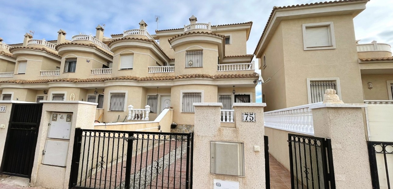 Herverkoop - Herenhuis -
Ciudad Quesada - Lo Marabu
