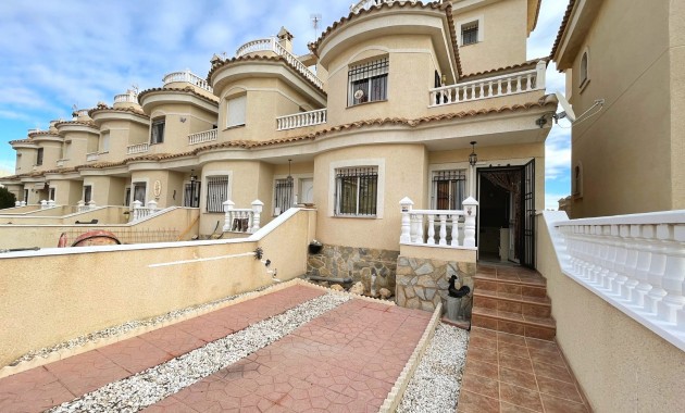Herverkoop - Herenhuis -
Ciudad Quesada - Lo Marabu