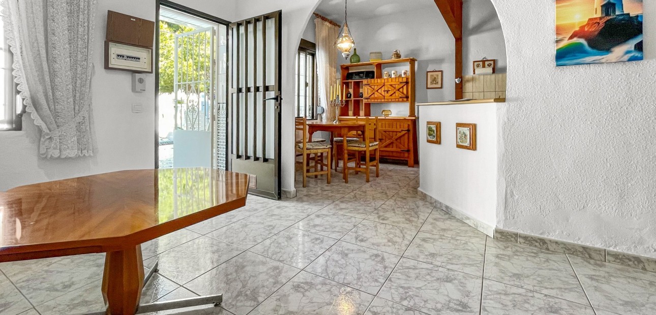 Herverkoop - Bungalow -
Torrevieja - Torreta Florida