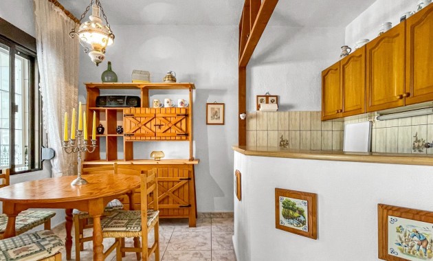 Herverkoop - Bungalow -
Torrevieja - Torreta Florida