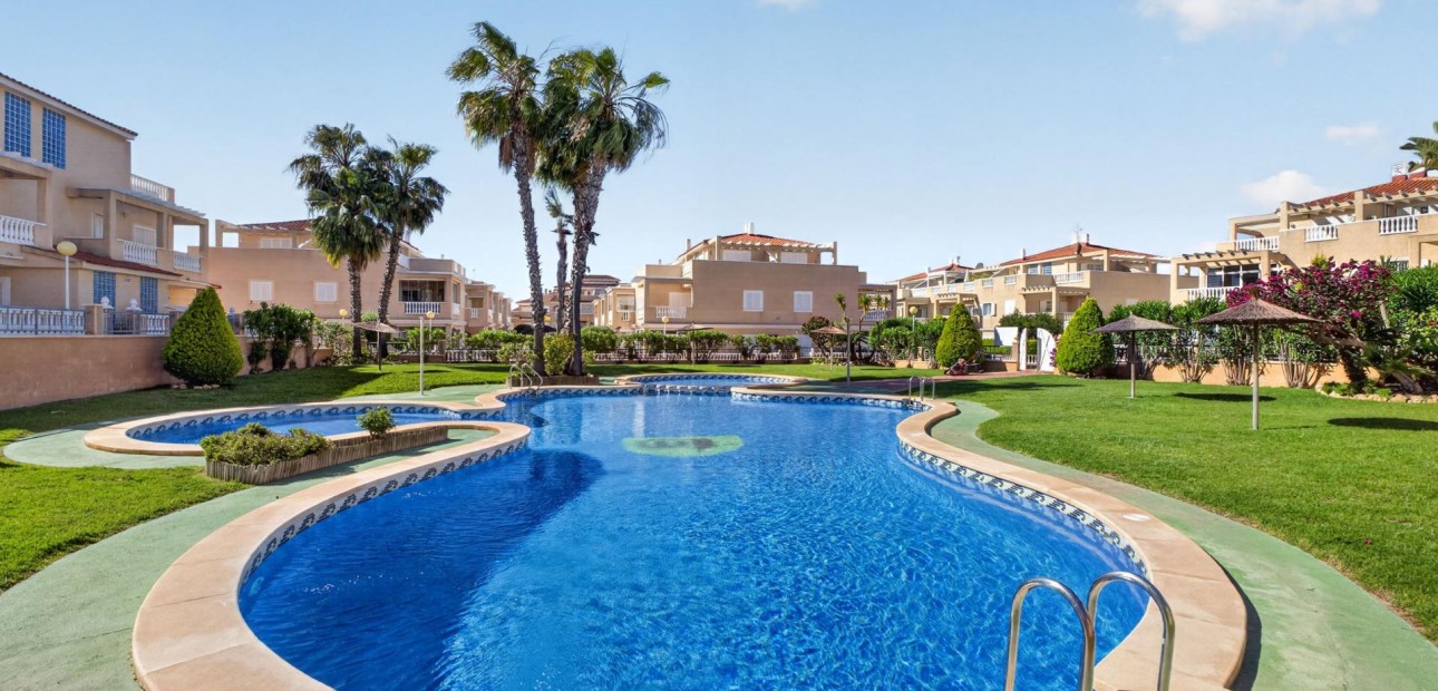 Herverkoop - Bungalow -
Orihuela Costa - Punta Prima