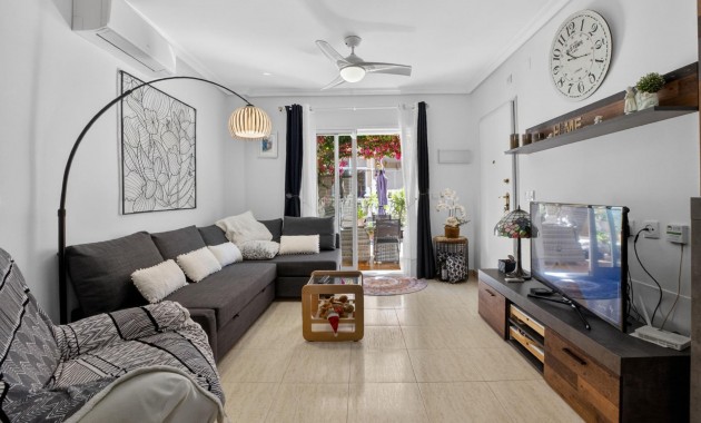 Herverkoop - Bungalow -
Orihuela Costa - Punta Prima