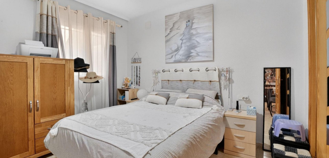 Herverkoop - Bungalow -
Orihuela Costa - Punta Prima