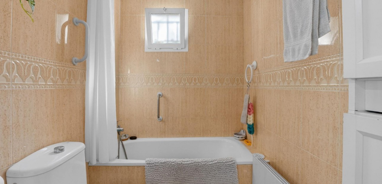 Herverkoop - Bungalow -
Orihuela Costa - Punta Prima
