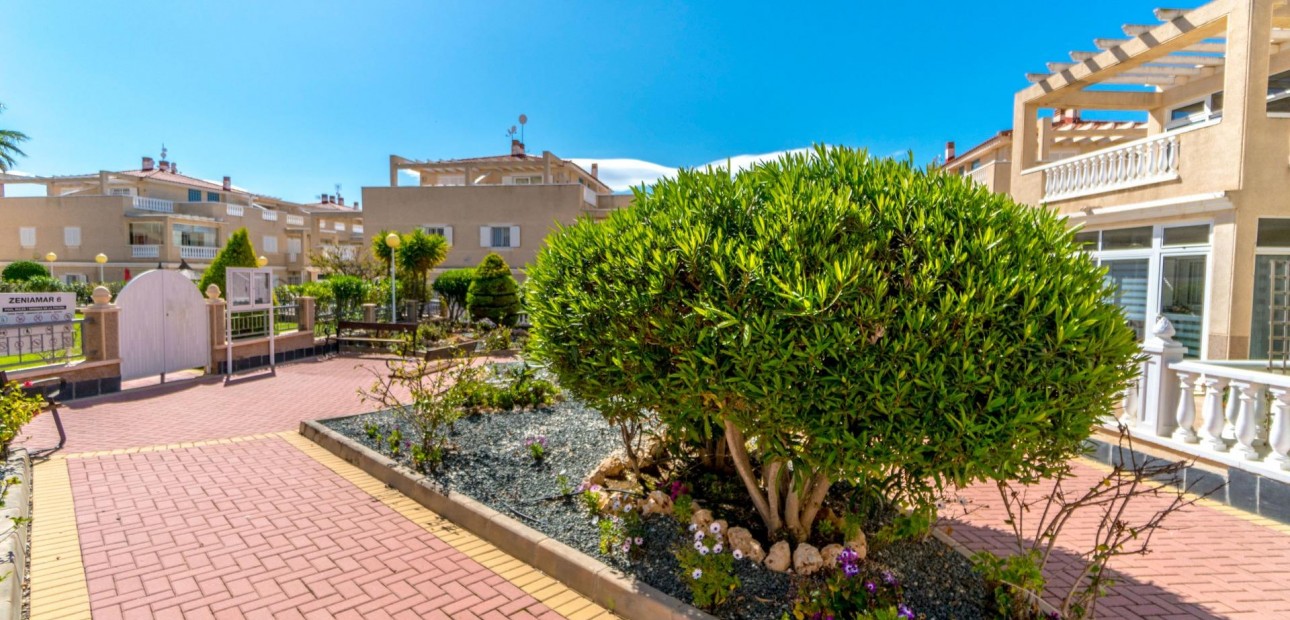 Herverkoop - Bungalow -
Orihuela Costa - Punta Prima