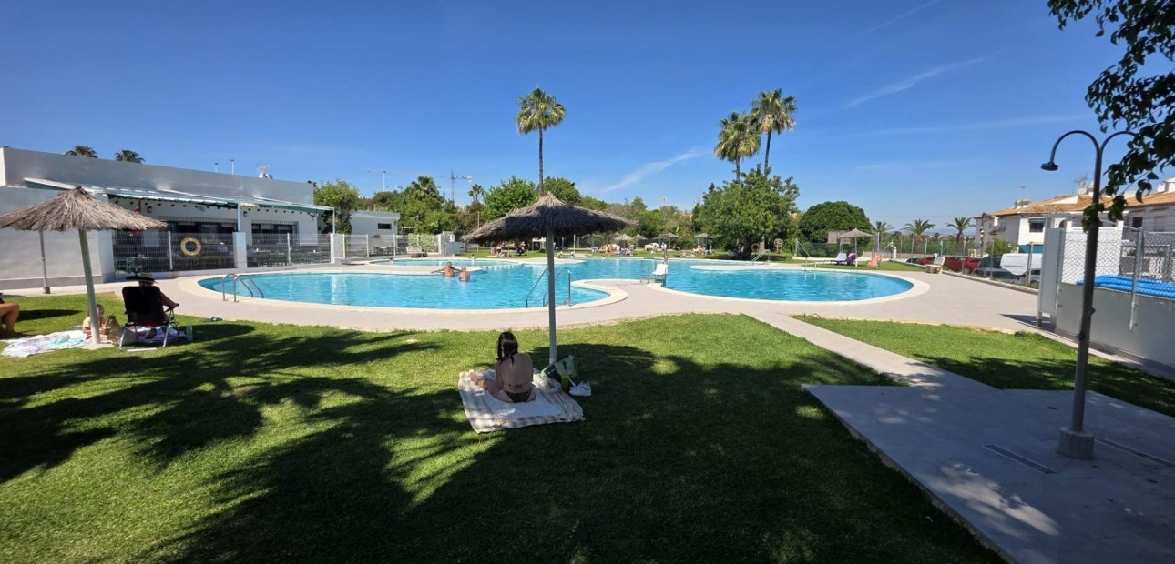 Herverkoop - Bungalow -
Torrevieja - Los balcones