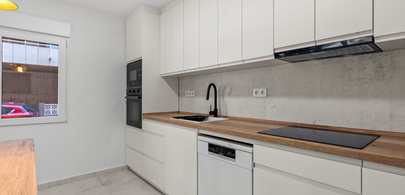 Herverkoop - Appartement / flat -
Torrevieja - Playa del Acequión