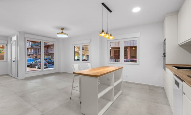 Herverkoop - Appartement / flat -
Torrevieja - Playa del Acequión