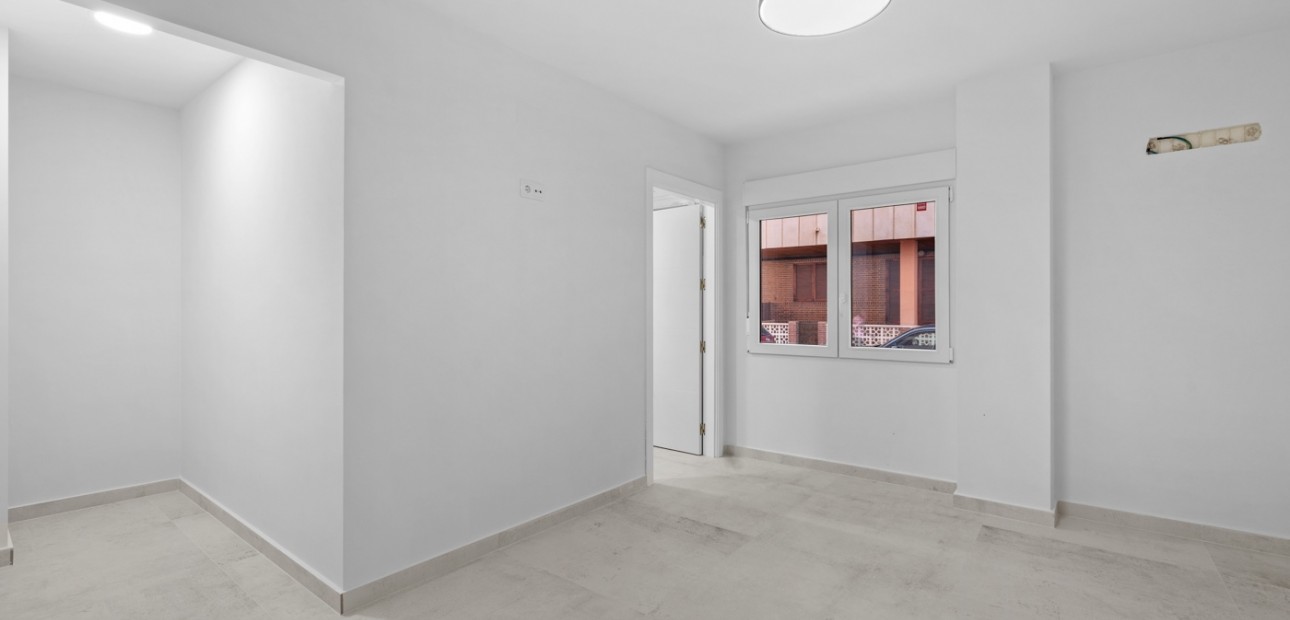 Herverkoop - Appartement / flat -
Torrevieja - Playa del Acequión