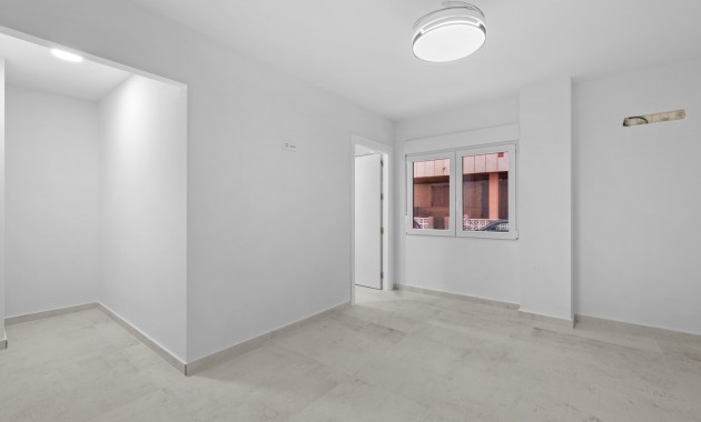 Herverkoop - Appartement / flat -
Torrevieja - Playa del Acequión