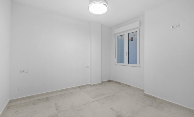 Herverkoop - Appartement / flat -
Torrevieja - Playa del Acequión