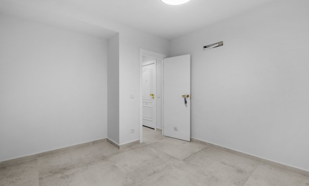 Herverkoop - Appartement / flat -
Torrevieja - Playa del Acequión
