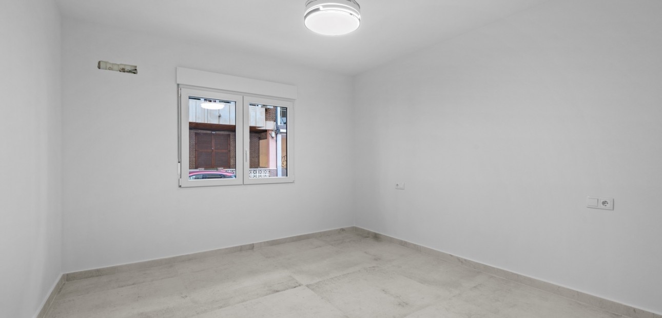 Herverkoop - Appartement / flat -
Torrevieja - Playa del Acequión