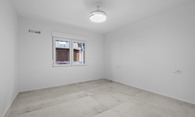 Herverkoop - Appartement / flat -
Torrevieja - Playa del Acequión