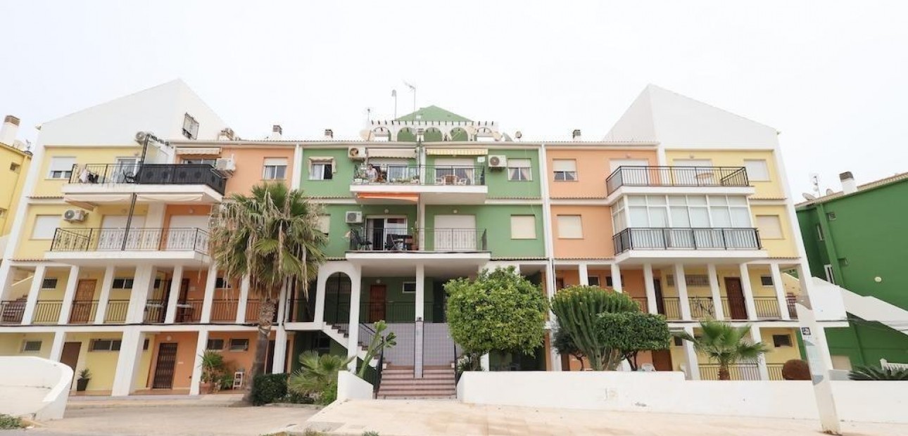 Sale - Apartment / flat -
Torrevieja - La veleta