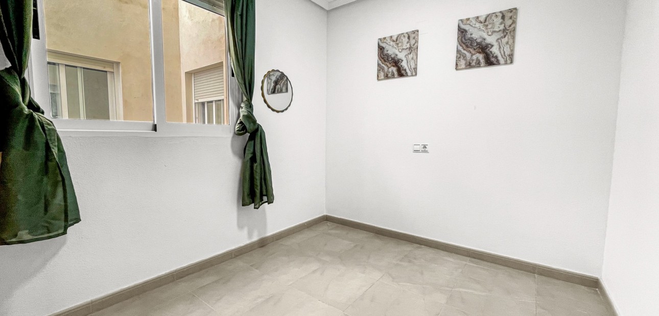Herverkoop - Appartement / flat -
Torrevieja - Playa Acequion