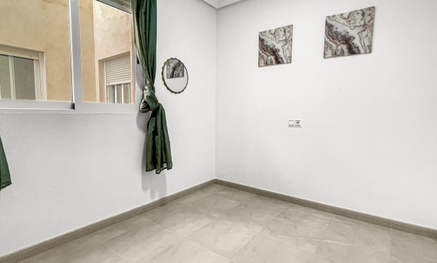 Herverkoop - Appartement / flat -
Torrevieja - Playa Acequion
