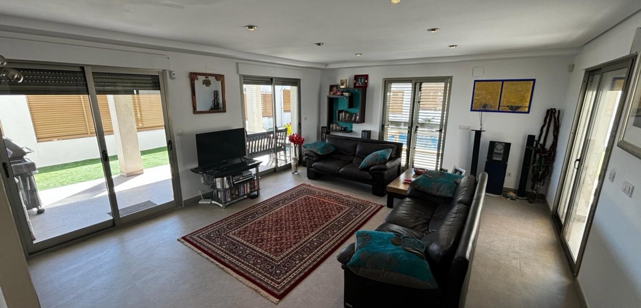 Sale - Detached Villa -
Cox - Cox - Country