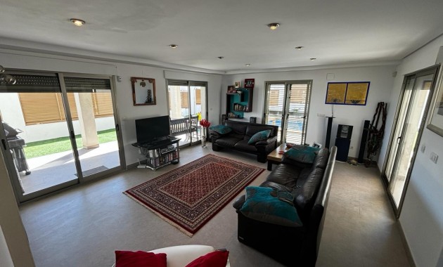Sale - Detached Villa -
Cox - Cox - Country