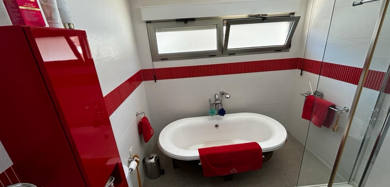 Sale - Detached Villa -
Cox - Cox - Country