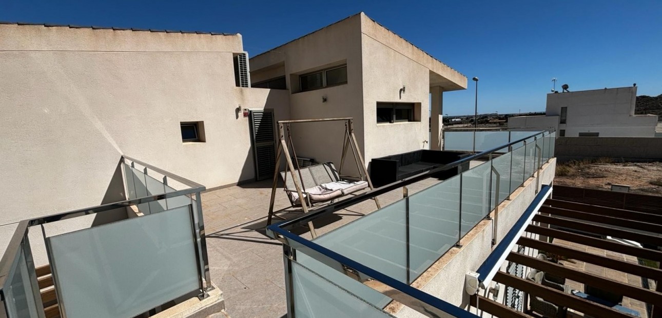 Sale - Detached Villa -
Cox - Cox - Country