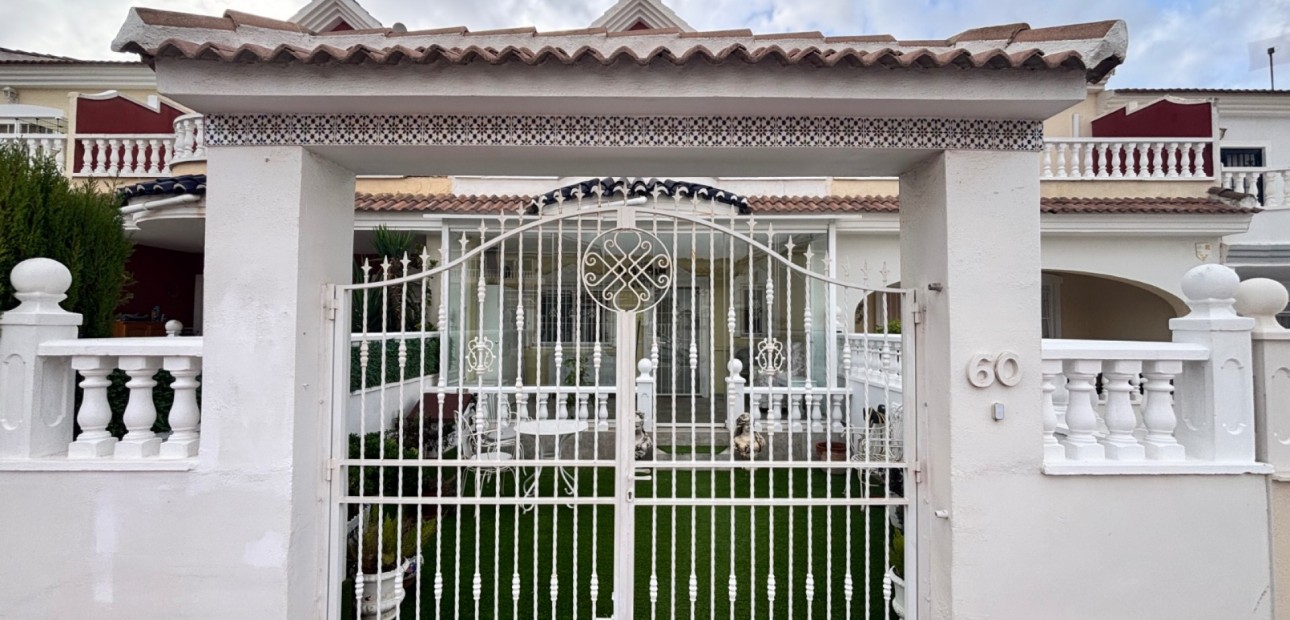 Sale - Townhouse -
Benijofar - Monte Azul