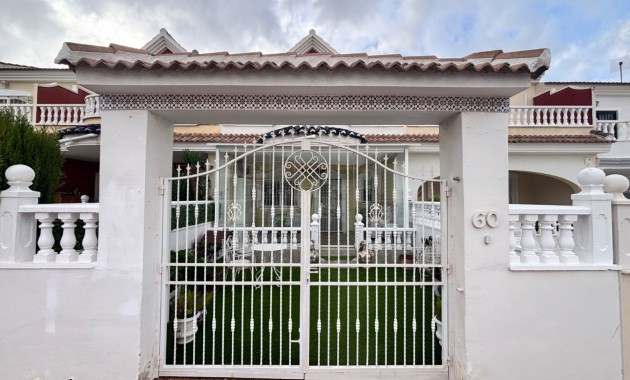 Sale - Townhouse -
Benijofar - Monte Azul