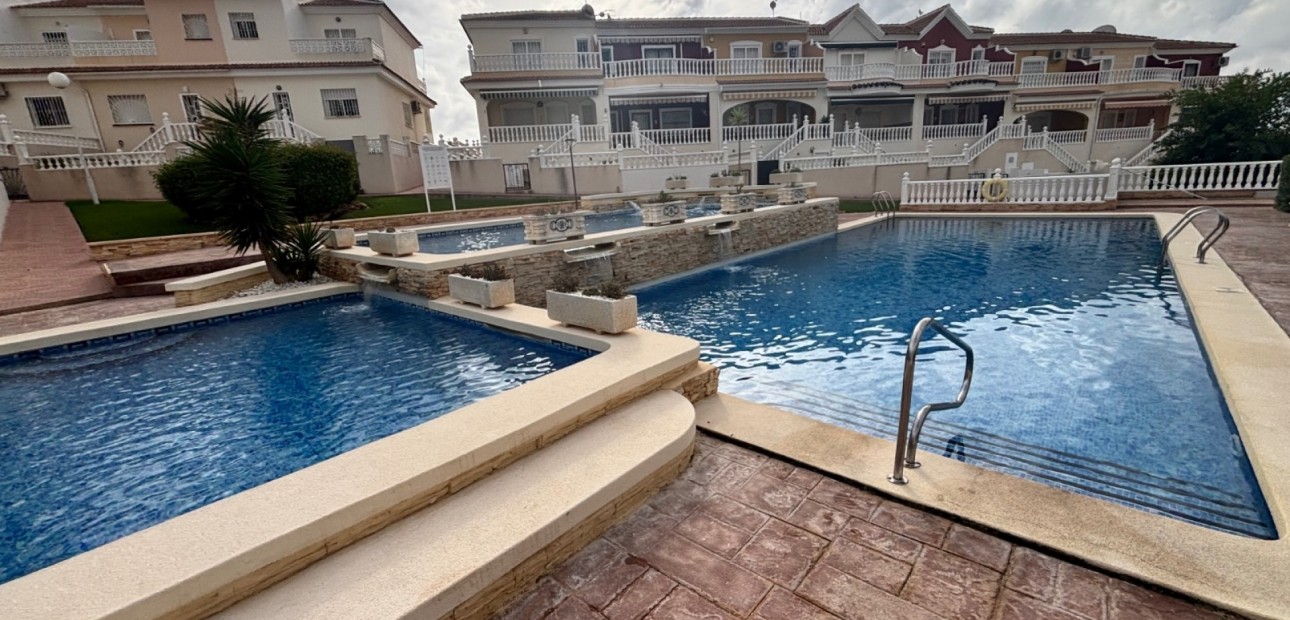 Sale - Townhouse -
Benijofar - Monte Azul